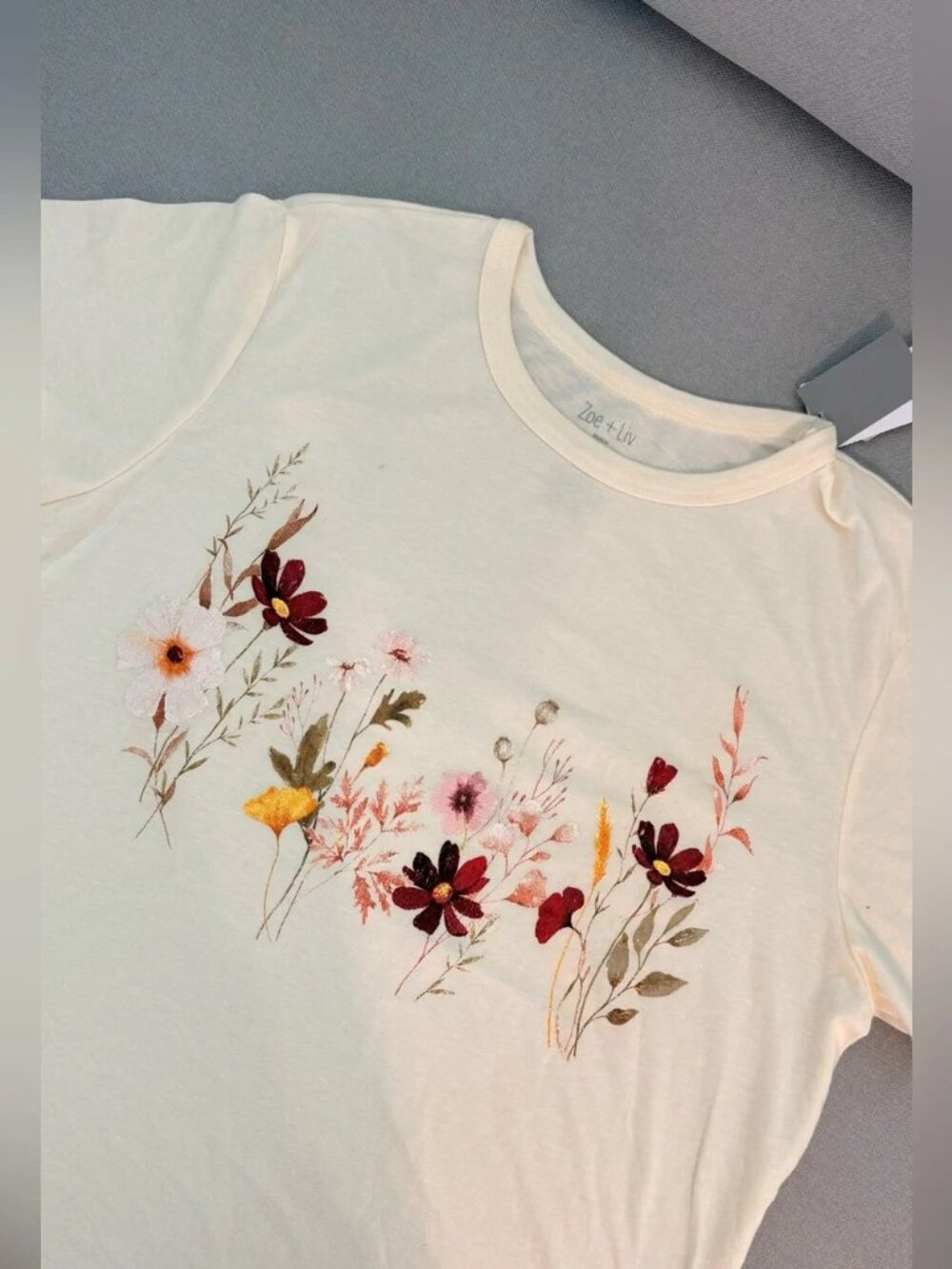 Zoe + Liv Floral Graphic T Shirt Women's Size XS NWT Delicate Print Tee - Picture 3 of 4